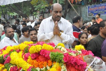 Celebs Pay Homage To Venu Madhav